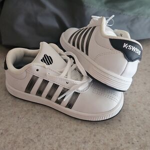 K-Swiss White and Black Sneakers Classic Low-Top Design